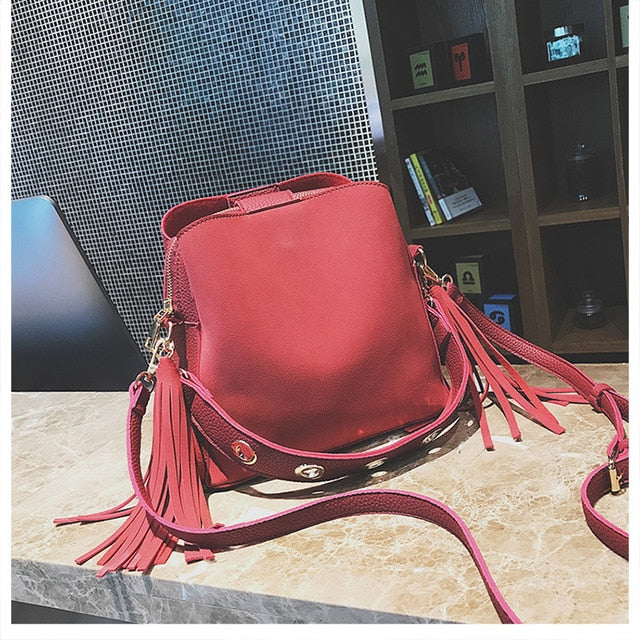 2019 New Fashion Scrub Women Bucket Bag Vintage Tassel Messenger Bag High Quality Retro Shoulder Bag Simple Crossbody Bag Tote